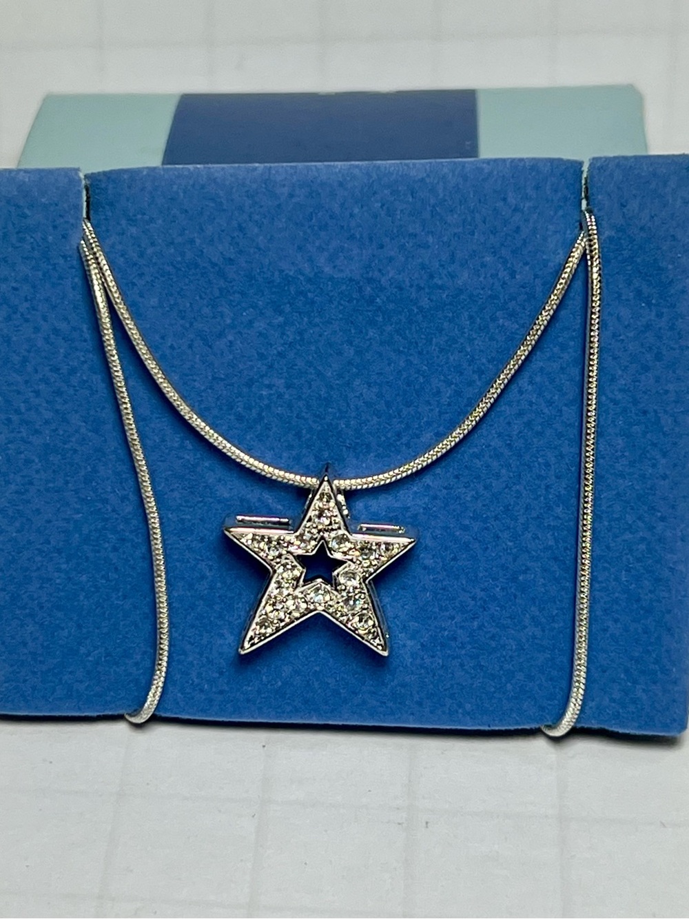 Avon Crystal Accent Star Necklace 2002 w/ Box